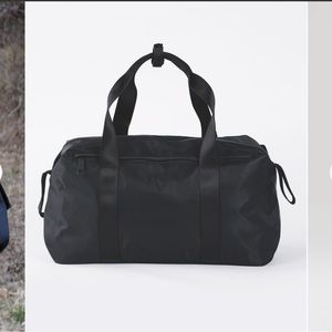 Lululemon fast track duffle bag black